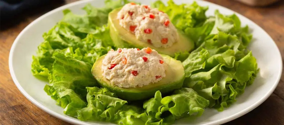Una comida diferente: palta rellena con pollo