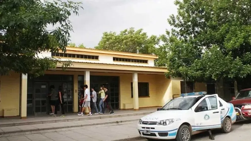 Ingresaron a un colegio armados y ahora los padres no quieren enviar a sus hijos 