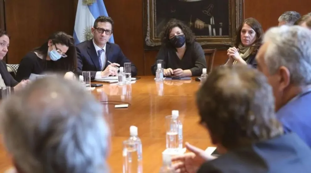 El Gobierno busca renovar un acuerdo por los precios de los medicamentos