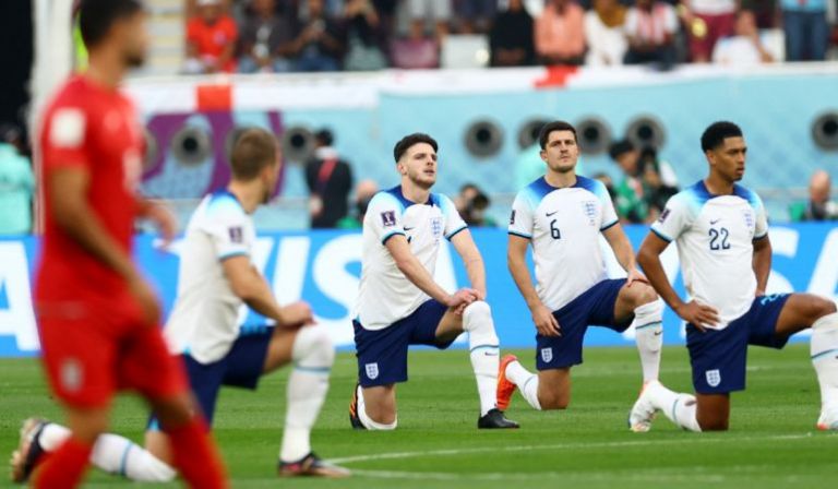 Mundial de Qatar 2022: Inglaterra se arrodilló contra el racismo e Irán no cantó su himno