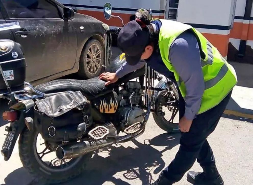 inspección moto en caminera