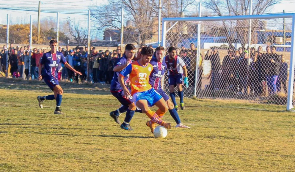 Hoy juegan Deportivo Roca con Argentinos del Norte y podes verlo en vivo