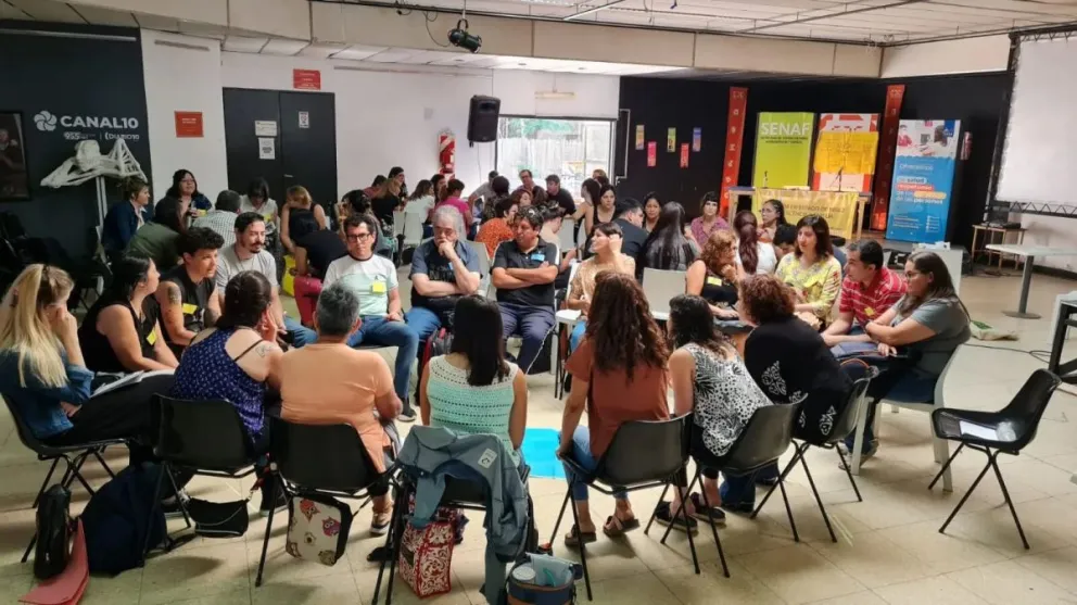 Más de 60 jóvenes y adultos participaron de una jornada de análisis y reflexión sobre adolescencias