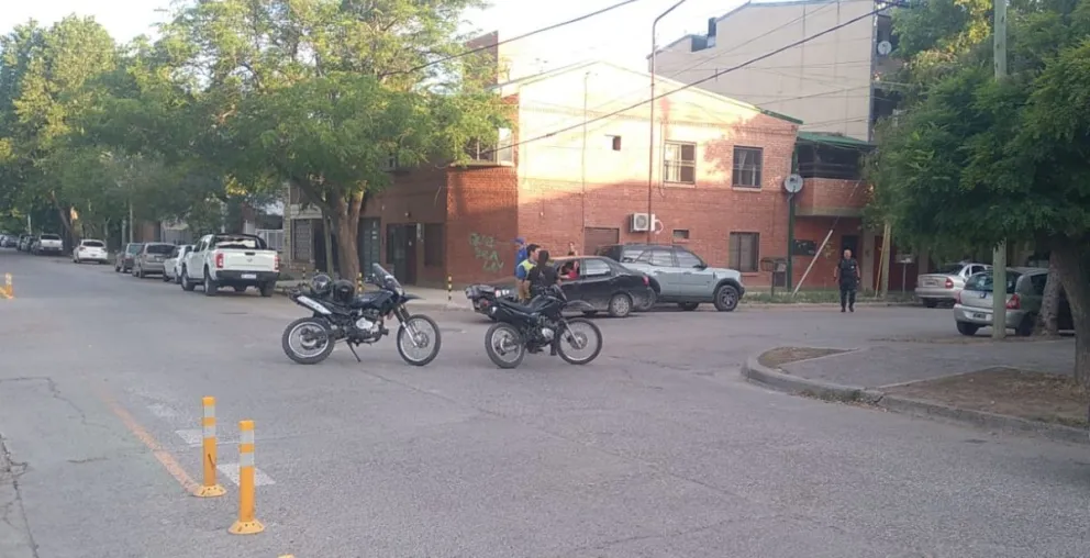 Chocaron dos autos en el canalito y una persona fue trasladada al hospital