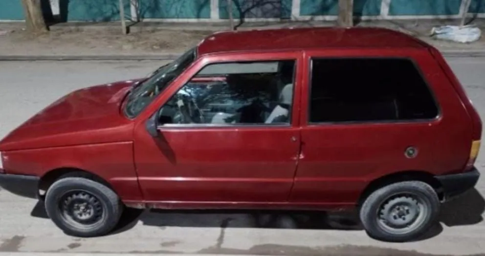 Dos delincuentes ingresaron a una vivienda y se llevaron el auto con linga 