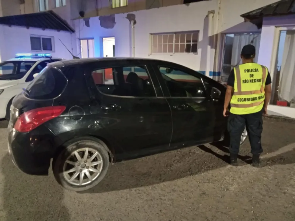 Completito: Circulaba alcoholizado y con auto ajeno por la Ruta 22