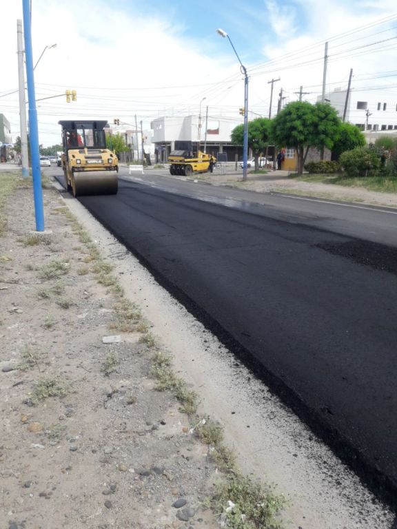 Municipio está repavimentando una de las calles más deterioradas de Roca