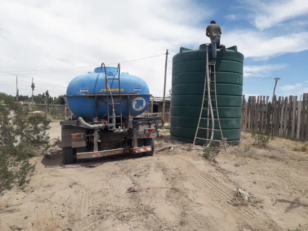 Los vecinos reclamaron agua y el municipio abasteció a los barrios afectados
