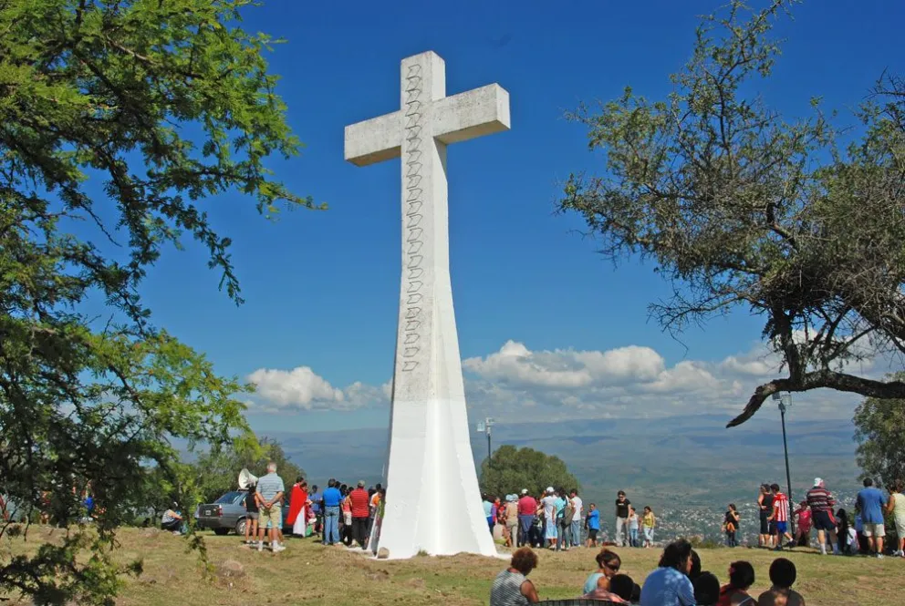 Villa Carlos Paz: una adolescente está en coma luego de caerse en el Cerro de la Cruz 