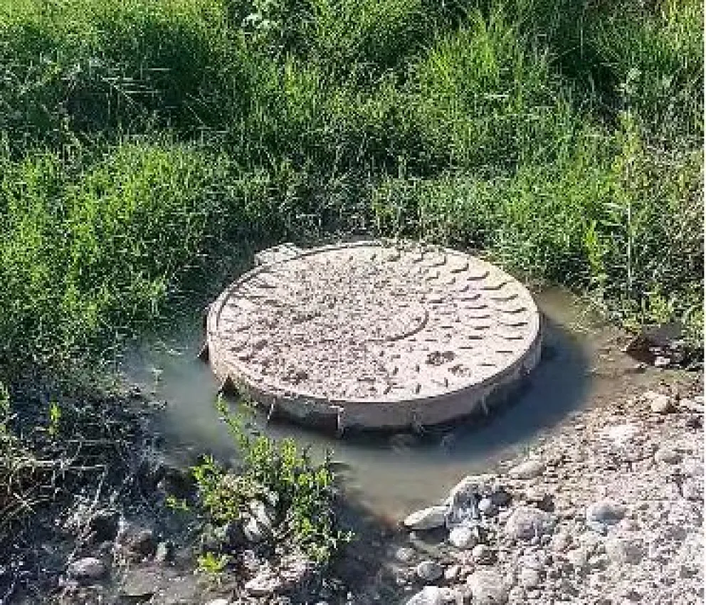 Vecinos de Barrio Nuevo mostraron su indignación por las cloacas rebalsadas 