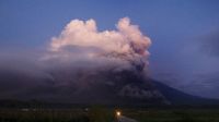 Alerta en Indonesia: entró en erupción el volcán del Monte Semeru