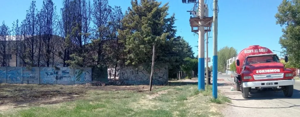 Controlaron un incendio cerca de una fábrica de la calle Mendoza