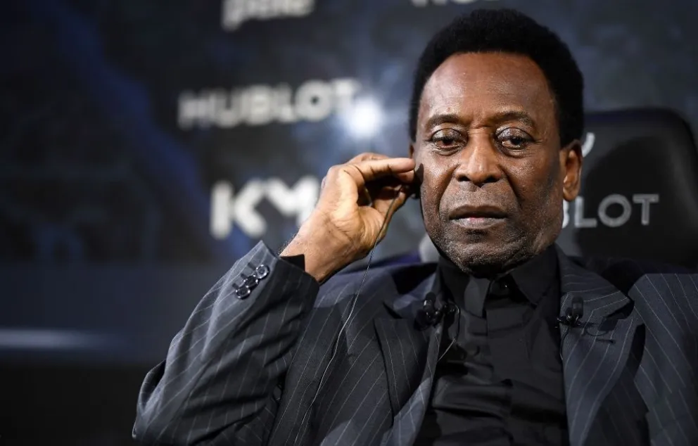 La hija de Pelé desmintió que esté en riesgo la salud del astro del fútbol brasilero