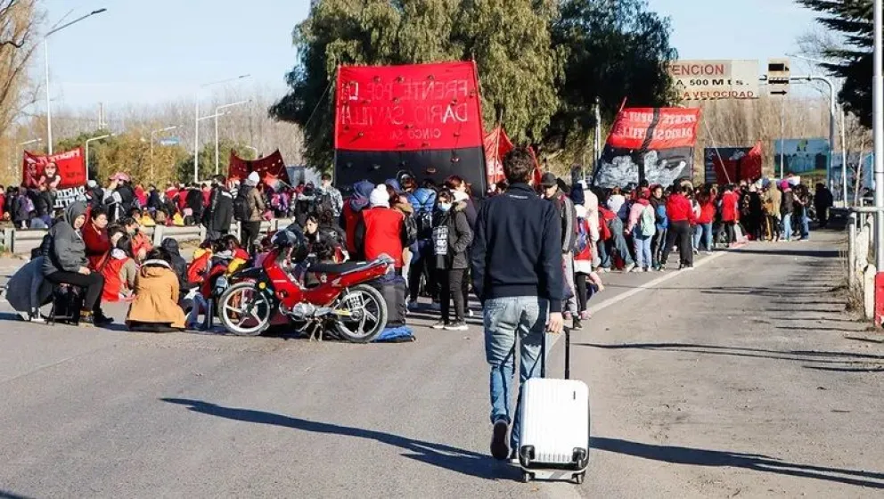 Caos de tránsito por el corte en los puentes interprovinciales