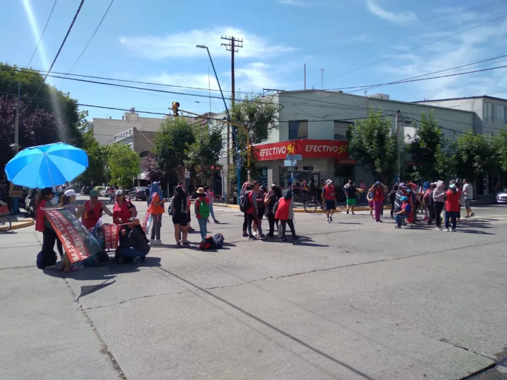 Presencia de organizaciones sociales en el centro de Roca