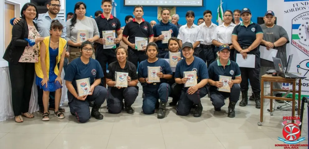 150 bomberos de toda la provincia se capacitaron en lengua de señas