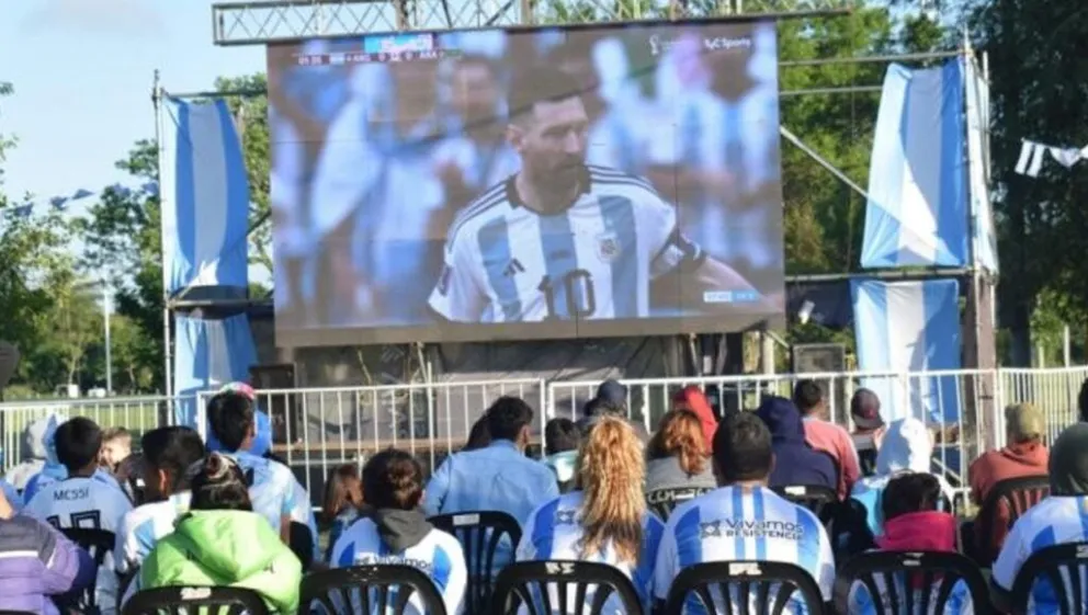 ¿Pantalla para ver la semifinal o solucionar los problemas que tienen distintos barrios de la ciudad?