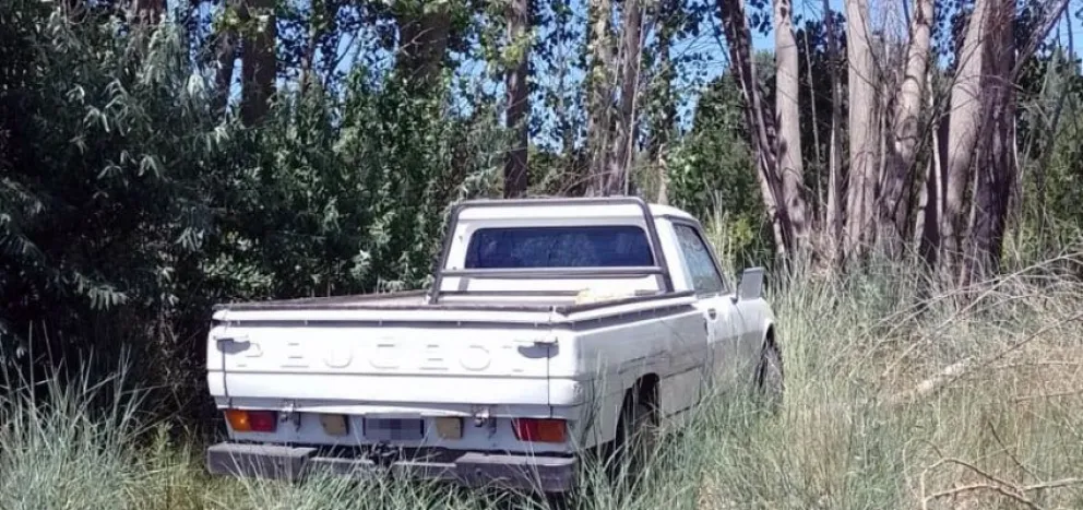 Fuerte operativo para recuperar una camioneta que fue robada a punta de pistola