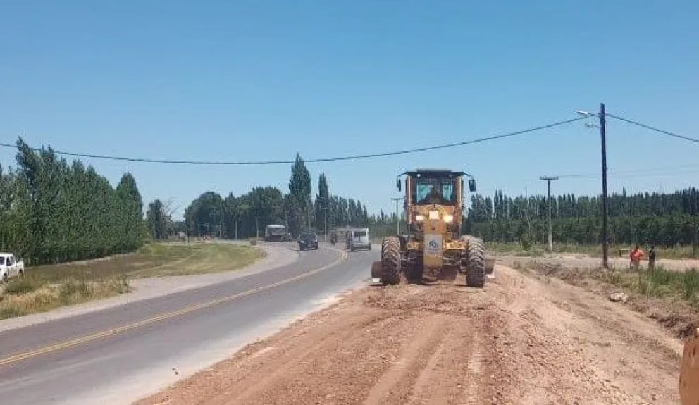 Realizan trabajos de reparación y mejoramiento de la ruta 22 en el Alto Valle
