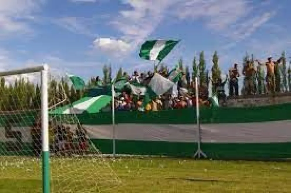 Por los incidentes ante el carcelero, los barras no entrarán más a al Club Fernández Oro 