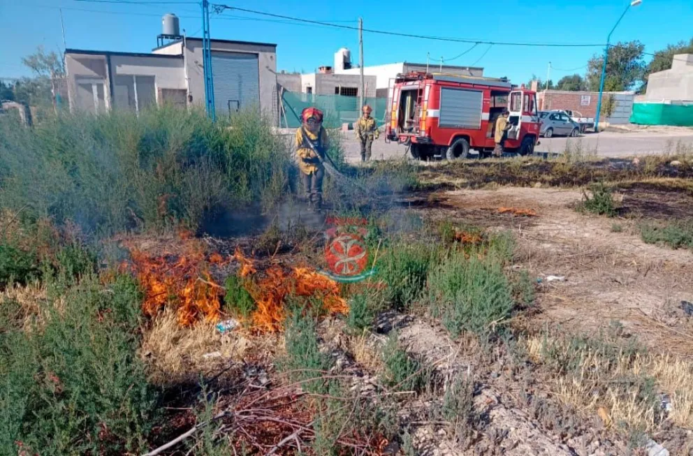 Jornada complicada para bomberos que intervinieron en dos siniestros