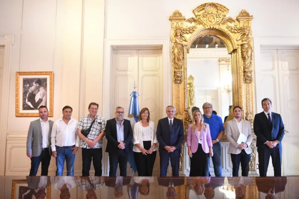 Alberto Fernández se mete en la interna peronista de Río Negro y busca candidato propio 