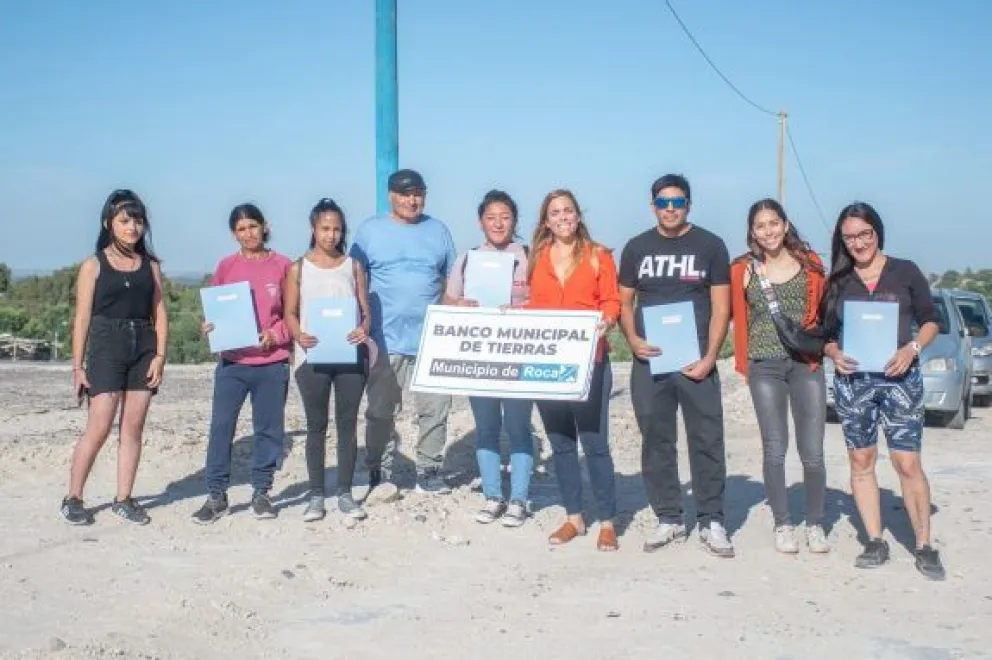 Otras 5 familias del barrio Quinta 25 recibieron su lote social 