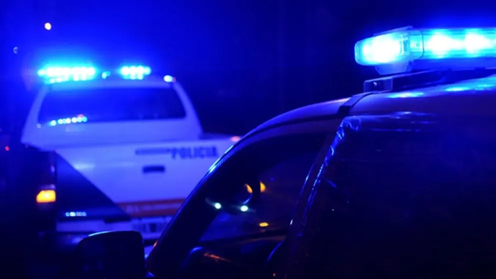 Cruzó en rojo y provocó un choque en Ruta 22