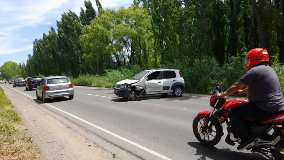 Una mujer terminó en el hospital por un choque en ruta chica 