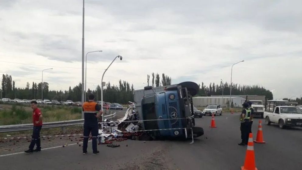 vuelco cami&oacute;n tres ases