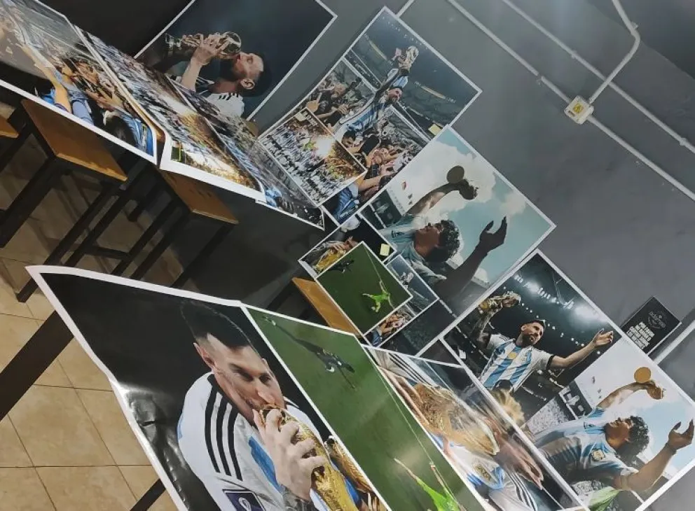 Fiebre mundialista roquense: Furor por los Posters de Argentina Campeón 