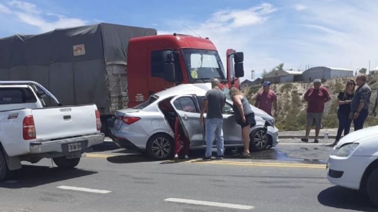 Tragedia En Ruta 22 Una Pareja Murió En El Acto Tras Impactar Contra Un Camión 2393