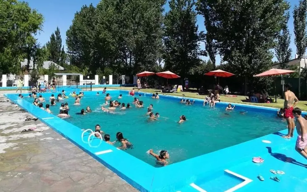 ¡Abrió la temporada de otra de las piletas de la ciudad!