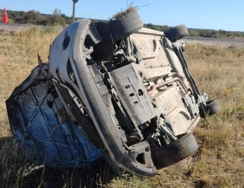 Volcaron en un vehículo sin patentes cuando viajaban desde la región a la Costa Norte 