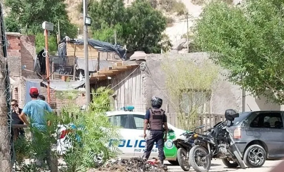 La policía lo reconoció por su extenso prontuario e intentó darse a la fuga 