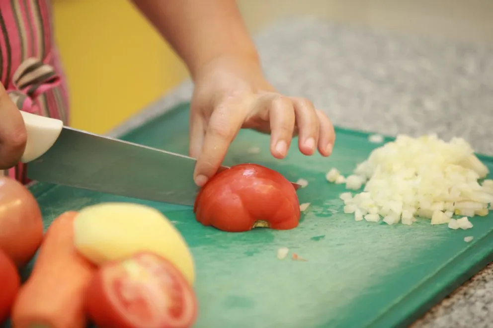 Prevenir intoxicaciones: cómo guardar la comida que sobró de las fiestas