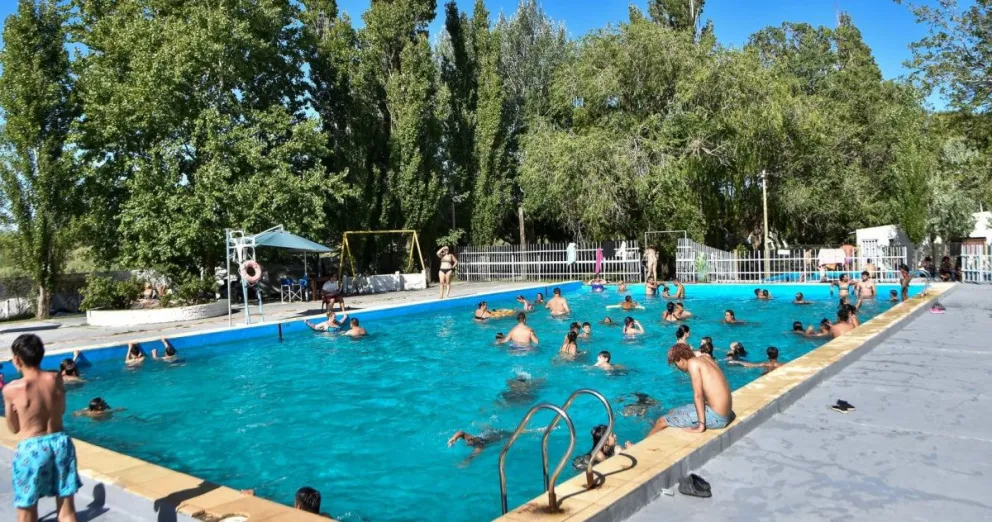 Verano y pileta: ¿Qué valores tienen los distintos predios de la ciudad para pasar el día?