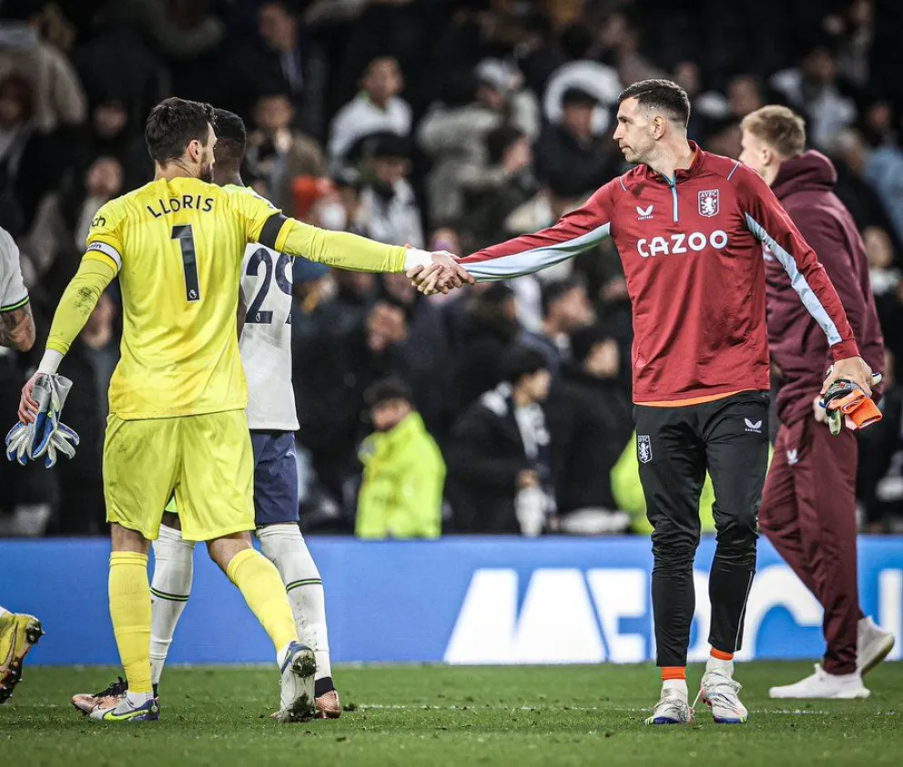 El reencuentro de Dibu Martínez y Hugo Lloris en la Premier League
