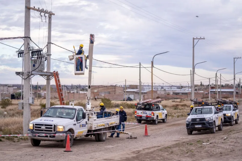 Luego de varias horas de trabajo, se reestableció el servicio de energía y agua a miles de vecinos