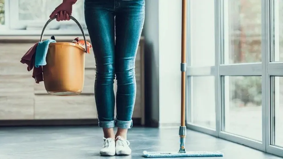 Cuánto cobran las empleadas domésticas a partir del aumento de este mes y cómo quedan las escalas