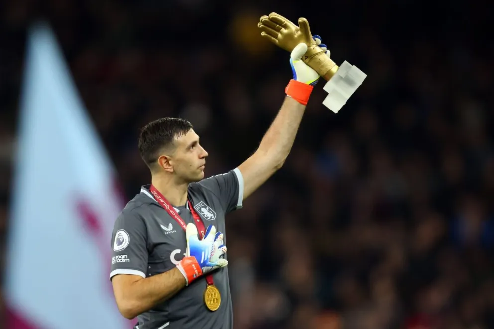 Dibu Martínez fue figura en el empate de su equipo frente al Wolverhampton