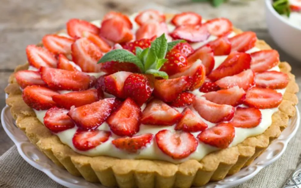 Un postre riquísimo: tarta de frutillas y crema pastelera