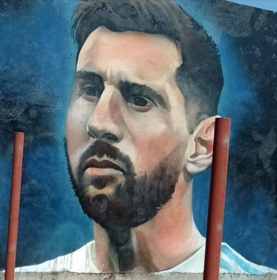 Roca no fue la excepción y también tiene su mural de Lionel Messi