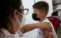 Preocupación por el bajo nivel de vacunación en niños y adolescentes: alrededor del 60% no tiene la 1° dosis de refuerzo