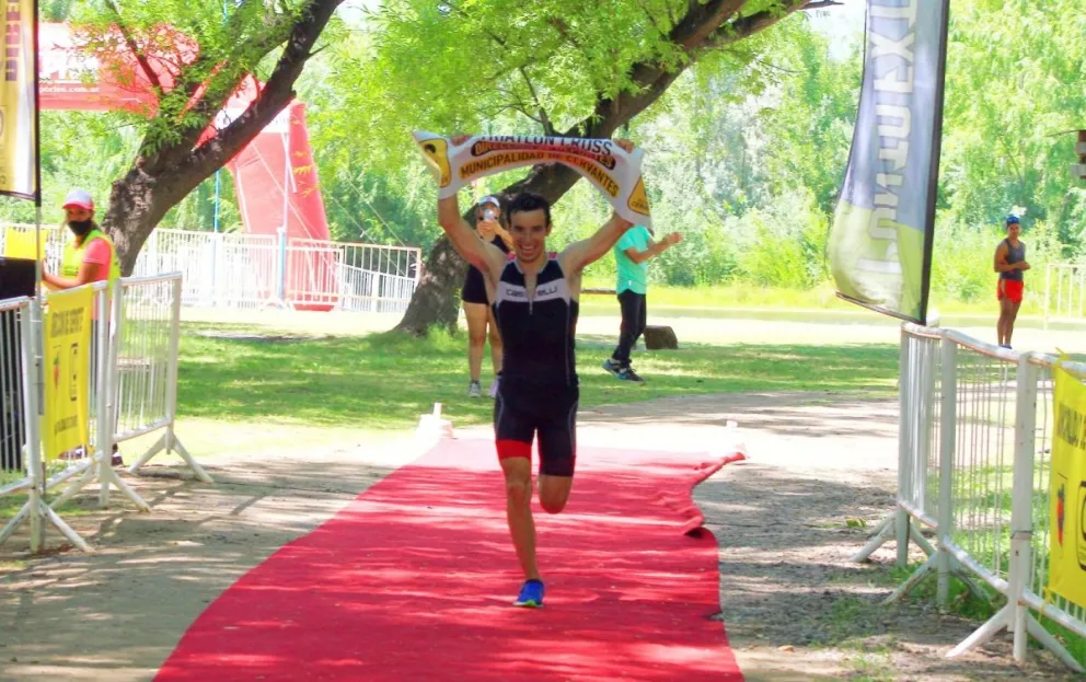 Este domingo se corre el Triatlón "más antiguo de la Patagonia"