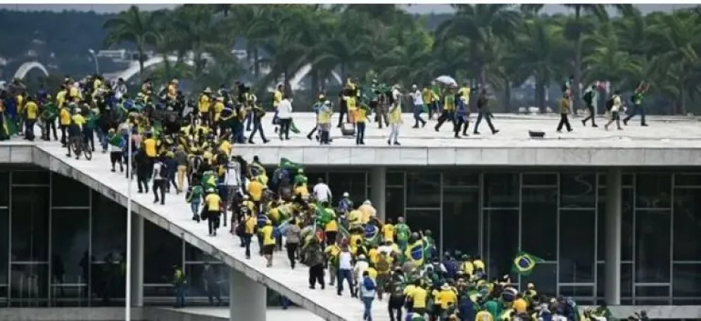 Brasil: Máxima tensión por cientos de militantes de Bolsonaro que tomaron al Congreso