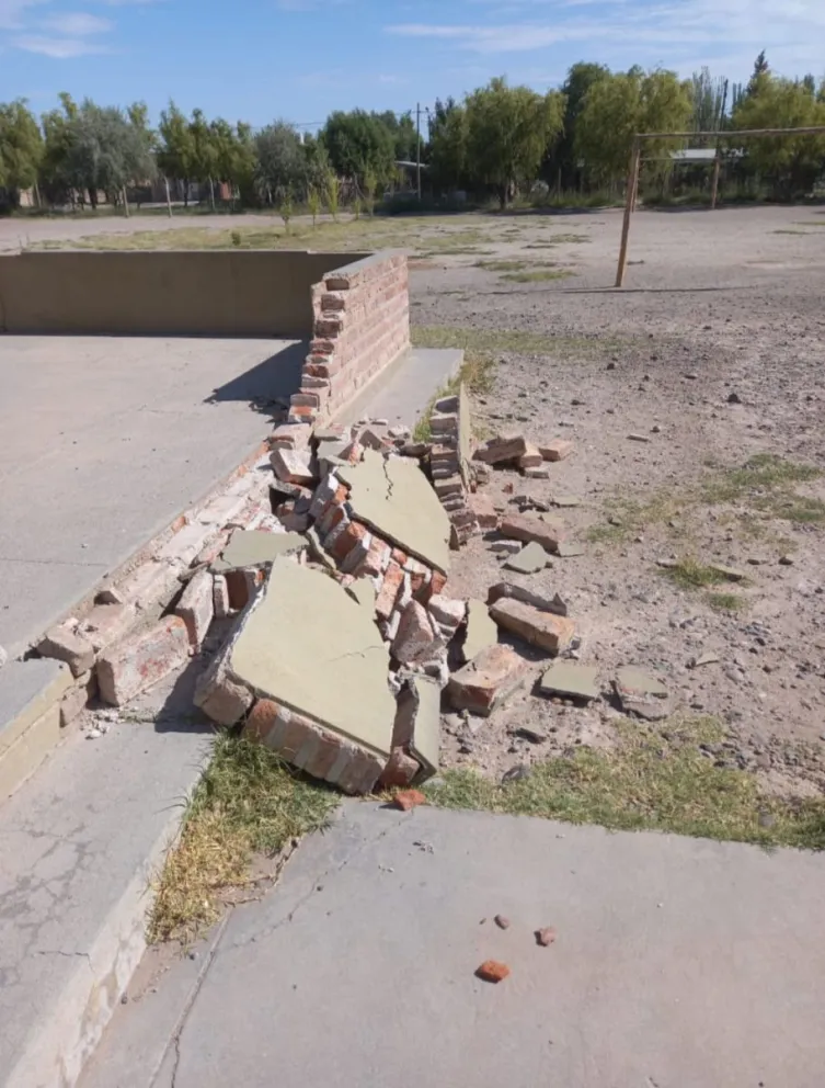 La escuela primaria de Chacramonte sufrió daños y destrozos 