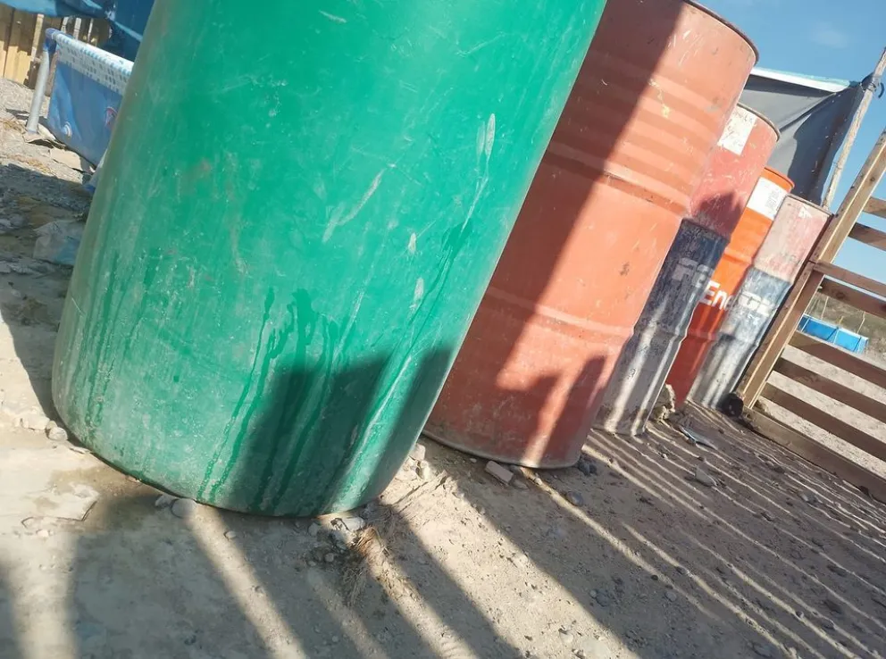 Una mujer pide encarecidamente más frecuencia en los camiones de agua 