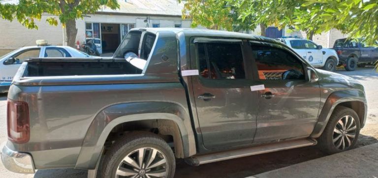 Hallaron en un taller mecánico una camioneta robada en Chichinales