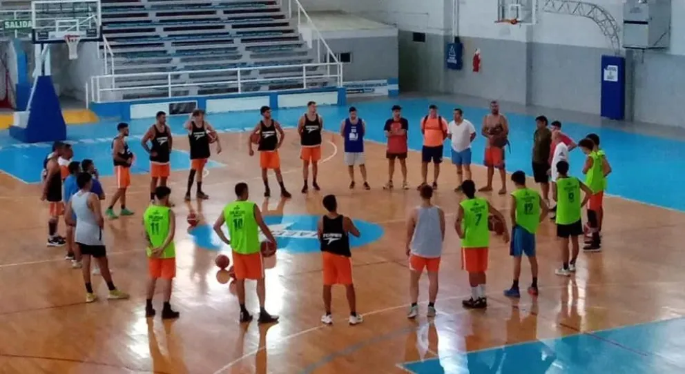 Deportivo Roca ya se prepara para el Torneo Federal de Básquet y presentó sus refuerzos